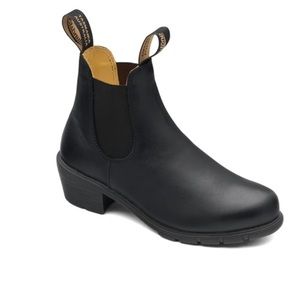 Black blundstones with heel